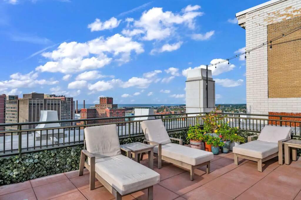 Appartamento Heart Of Dt - Pool & Steam At Playhouse Square 315 Cleveland Esterno foto